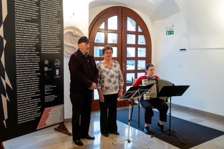 otvoritev razstave plamen upanja v Postojnski jami (11)